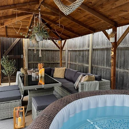 فيلا Barn With Hot Tub Goff's Oak المظهر الخارجي الصورة