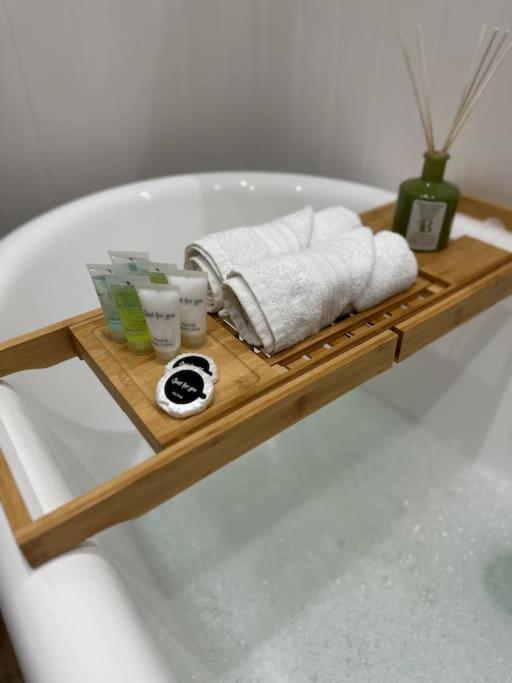 فيلا Barn With Hot Tub Goff's Oak المظهر الخارجي الصورة